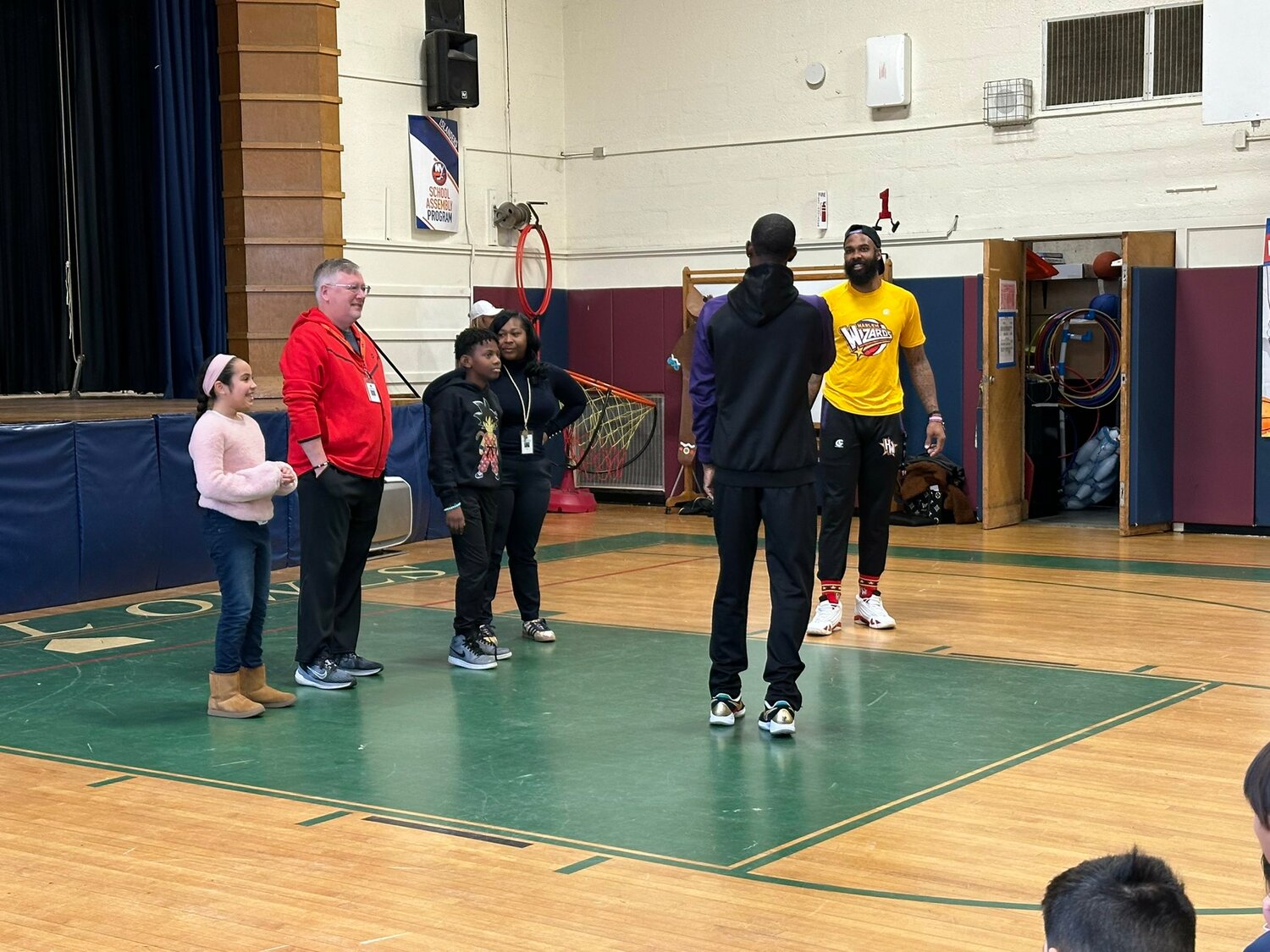 Howell Road Elementary School students participating in the WizFit Challenge with the Harlem Wizards.