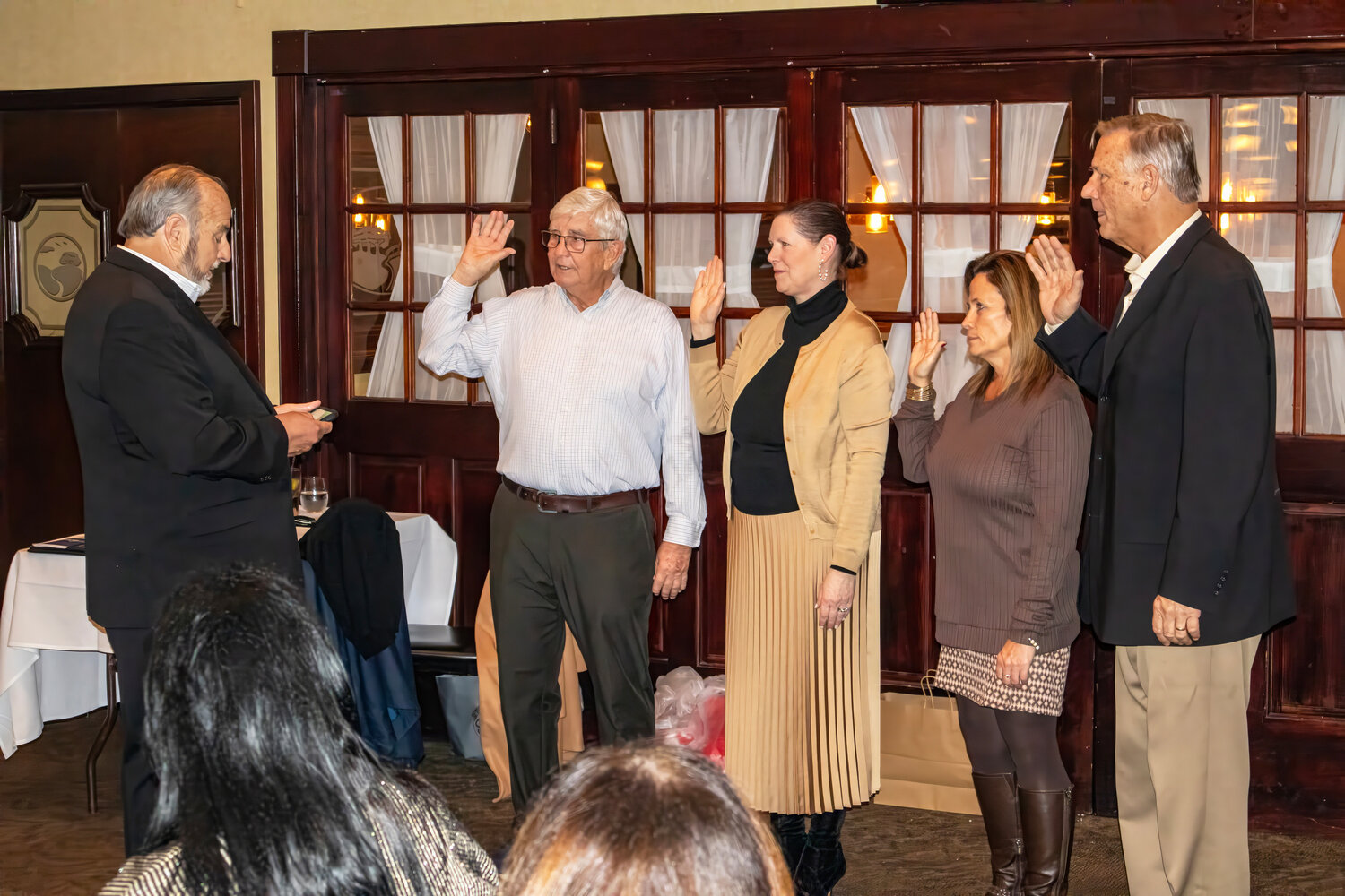 Rockville Centre Mayor Francis Murray, left, swearing in Chamber of Commerce President Ed Asip (Lions Club), Vice President Donna O’Reilly Eineman (Douglas Elliman Real Estate), Secretary Carol O’Leary (Coach Realtors) and Treasurer Tom Bogue (Flushing Bank) at the chamber’s annual installation dinner on Jan. 25.