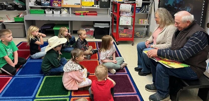Gary Don and Sandy Letterman read to Niangua Elementary students.&nbsp;   Contributed Photos