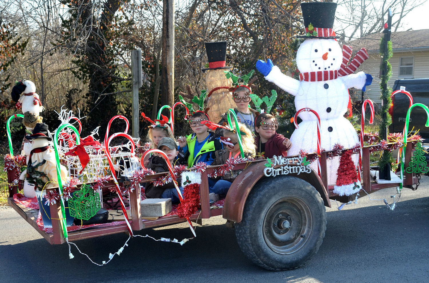 A warm, sunny day for Niangua Christmas Parade Marshfield Mail