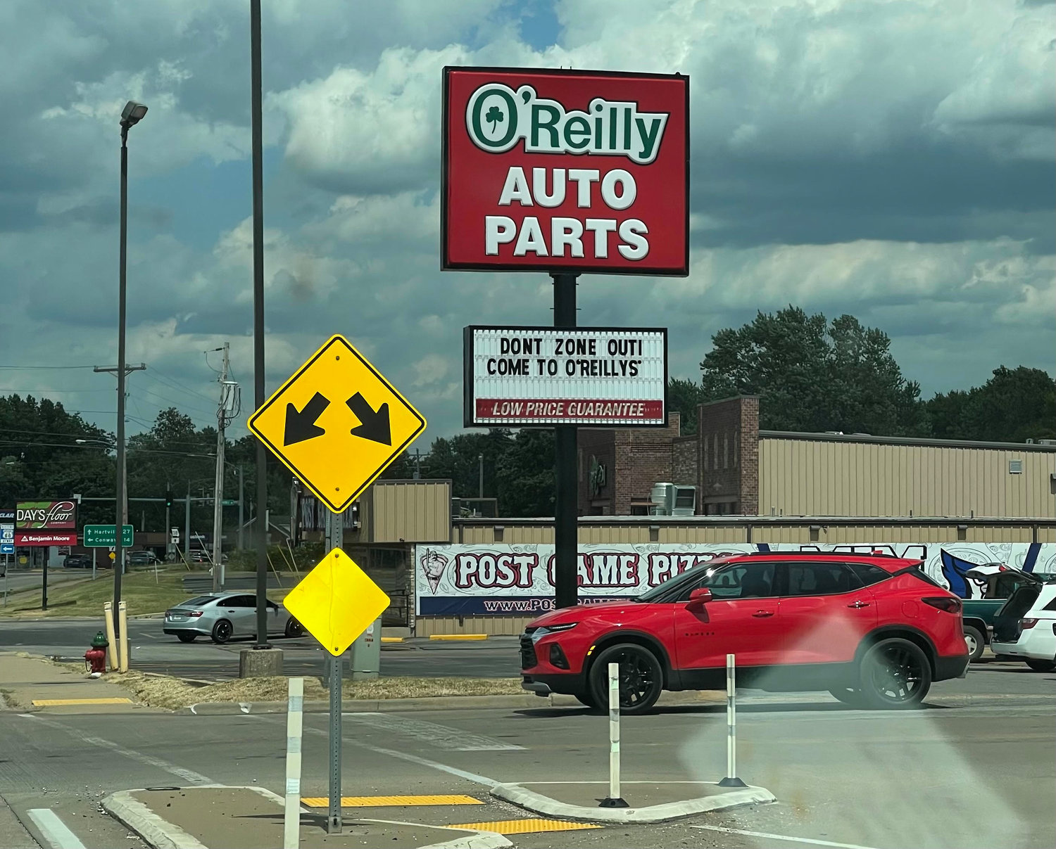 O’Reilly jumps into the sign war with a play on words. Is that a challenge to their neighbor Autozone across the street?