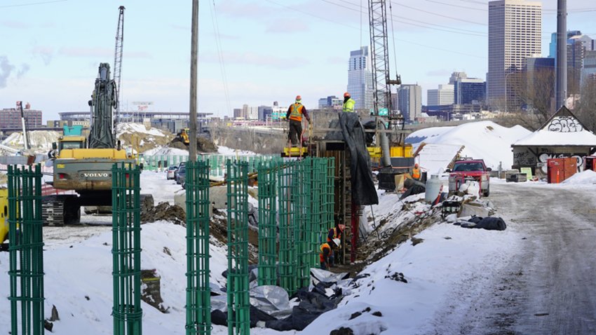 Construction of the corridor protection wall between Bryn Mawr Station and Glenwood Avenue in Minneapolis continues throughout the winter. Crews are seen preparing to pour concrete panels that form the wall. (Photo courtesy Met Transit)