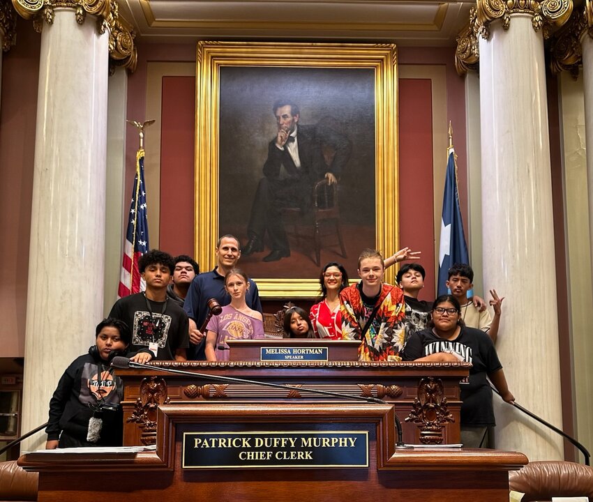 Youth community journalist students from the Strong Mind Strong Body Foundation’s Youth Community Journalism Institute at the Minnesota State Capitol in St. Paul with Minnesota House Rep. Maria Isa Peréz-Vega (District 65B).