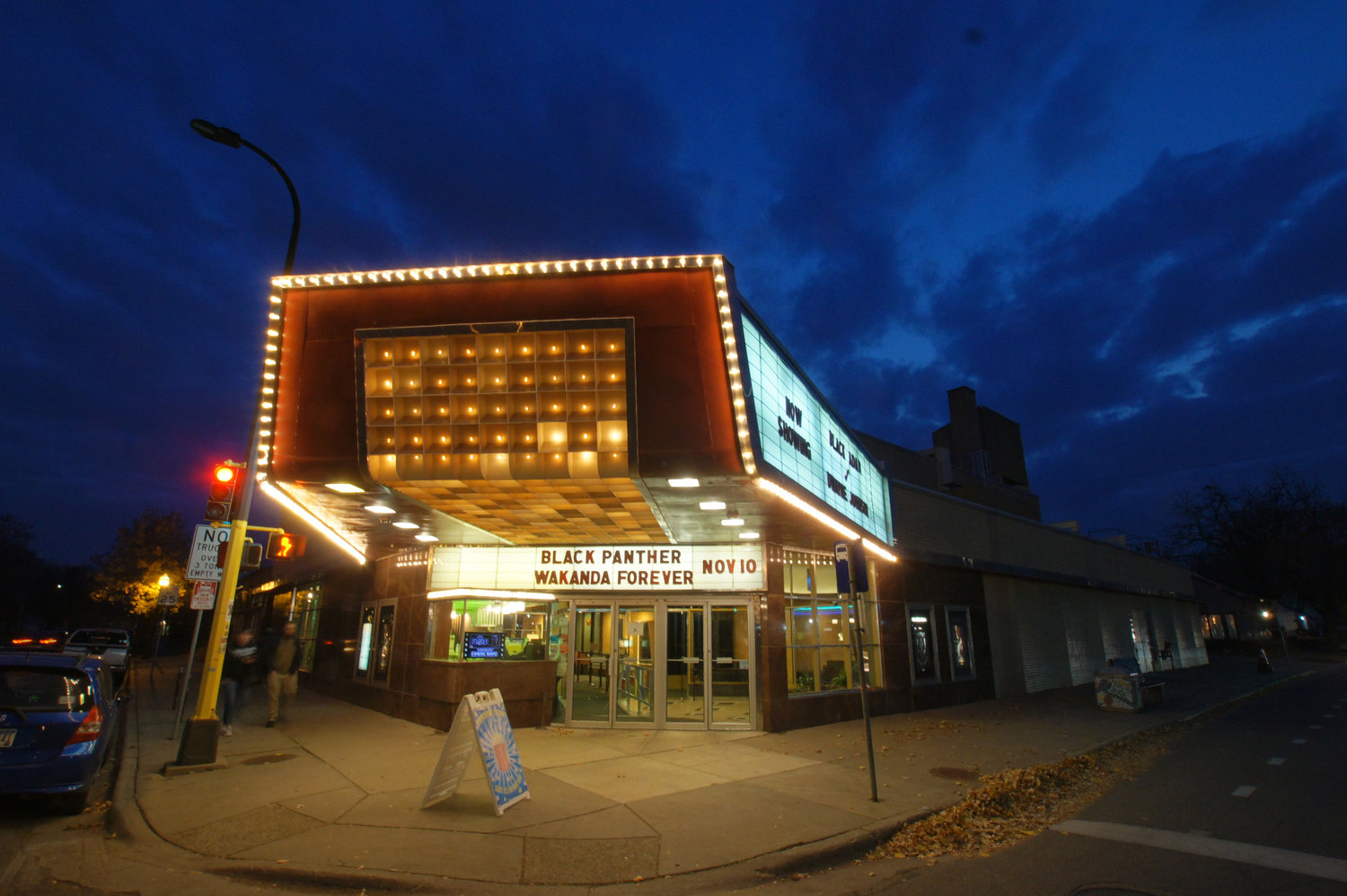 Riverview Theater (Photo by Terry Faust)