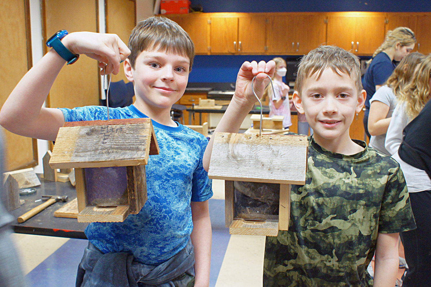 Elan Eickenlaub (left) and Ike Paar displayed their finished birdfeeders. (Photo by Terry Faust)