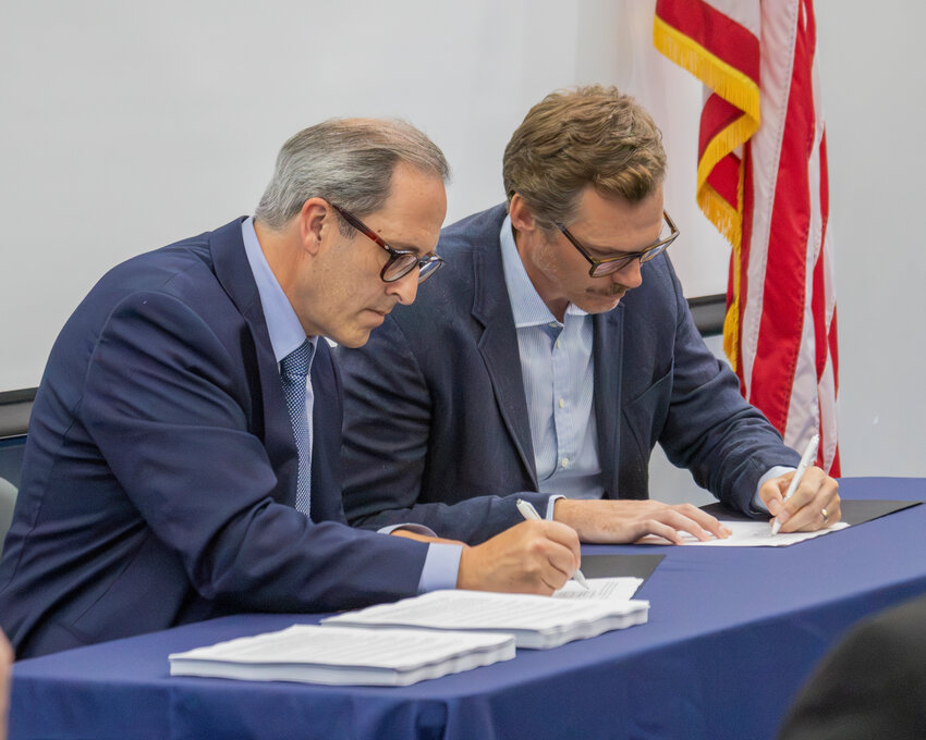 Brown County signs lease with C. Reiss to relocate coal piles