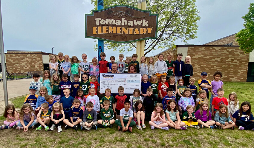 To celebrate the milestone, the school’s kindergarten students posed for a commemorative photo alongside Elementary Principal Sheri Woodall and Director of Building, Grounds and Safety Arland Wingate.