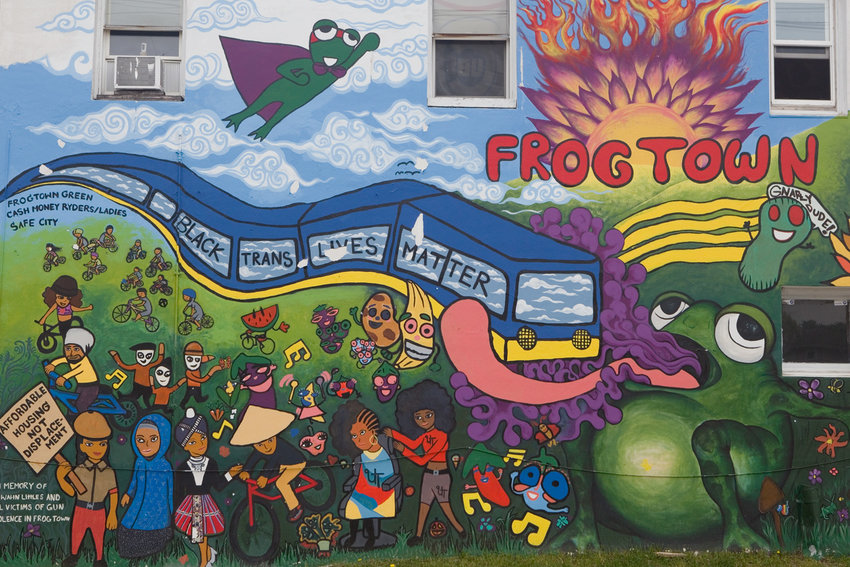 A mural adjacent to the Lily Pad garden on the southwest corner of Dale St. and Lafond Ave. celebrates neighborhood pride. (Photo by Margie O&rsquo;Loughlin)