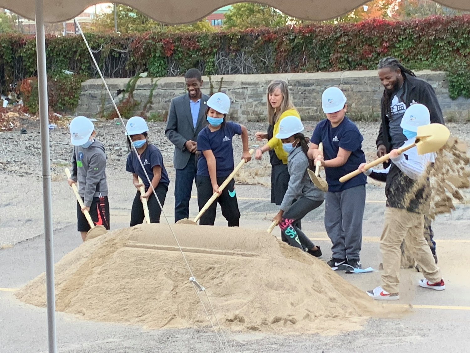 St. Paul City School officially breaks ground with Mayor Melvin Carter and Ms. Ritter’s 5th grade class on its new building at 215 University Ave. (Photo submitted)