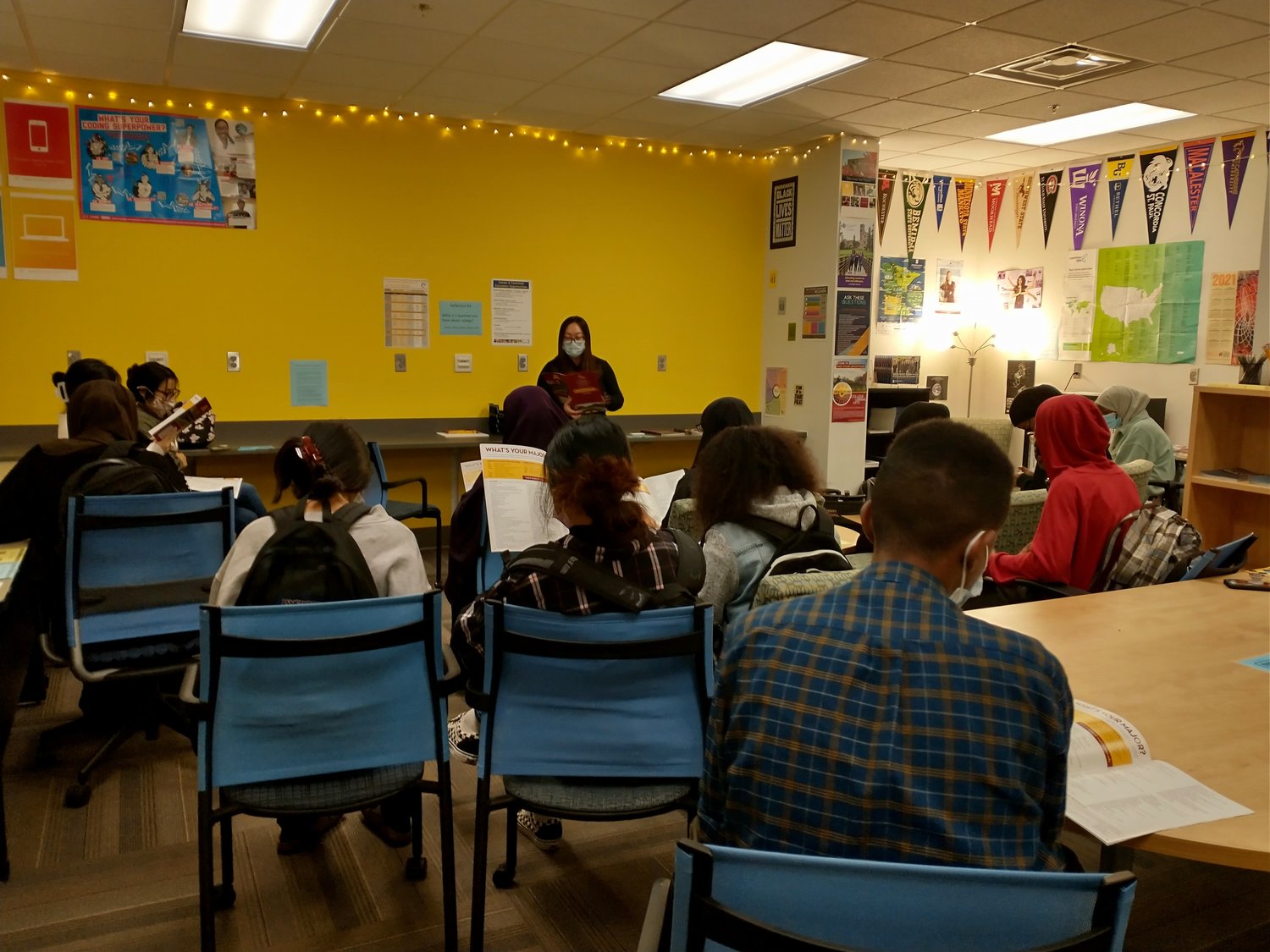 A University of Minnesota admissions representative visited with Como students in the Career Pathway Center during College Knowledge Month. (Photo courtesy of Bridgette Kelly)