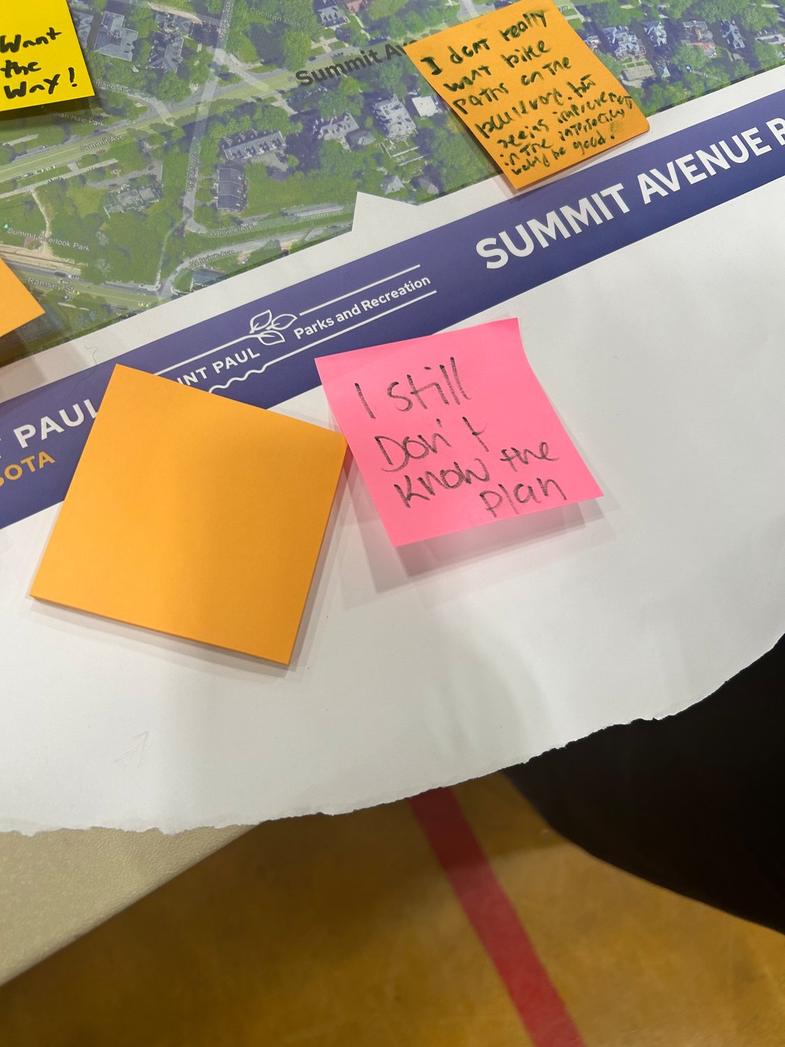 Community members could leave comments on a map pf the Summit Avenue Regional Trial map, and are concerned about tree loss, historical preservation, and the safety of the bike lanes. (Photo by Chloe Peter)