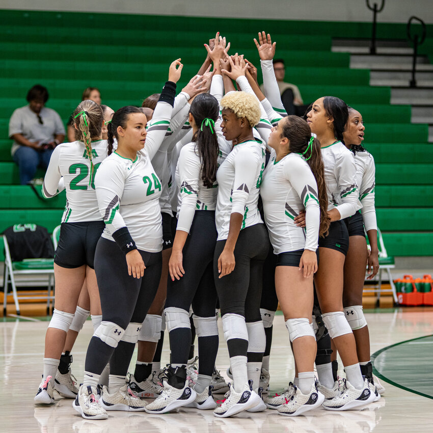 BLOSSOMS get ready to begin their match with Harding University on Saturday.