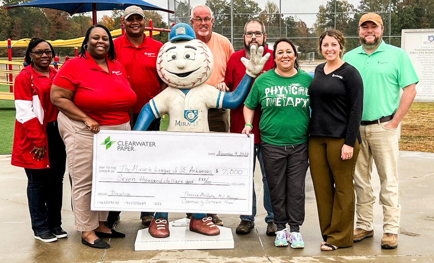 Clearwater Paper employees, Amanda Killingsworth, President of Miracle League, board members A.J Huffman, Terry Hopper and Tracy Daniel.