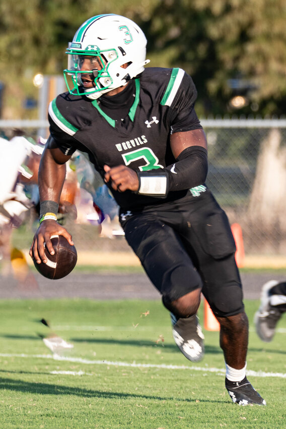 ISAIAH CROSS led the Weevils on Saturday in receiving with three receptions for 97 yards and a touchdown.