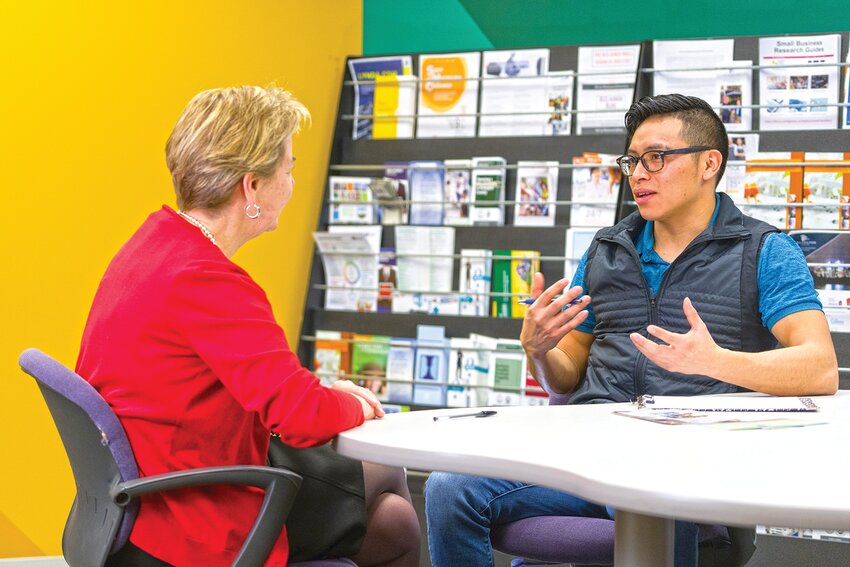 SCORE mentor meets with a client.