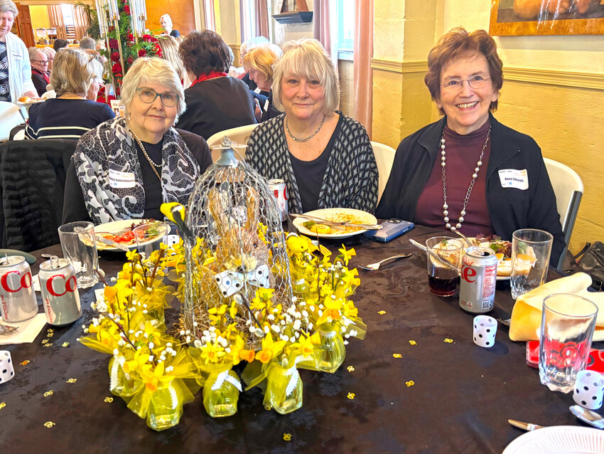 From left: Betsy Satterthwaite, MWGC member; Dawn Getz, guest and co-tabletop designer; and Anne Edwards, MWGC  President and co-tabletop designer host for this table, enjoy lunch together.