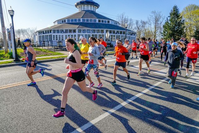 - Leading the field at the start of the Pomham Rocks Lighthouse Run 10K is #84, Shayna Cousineau of Cranston, who went on to finish first overall in the race.