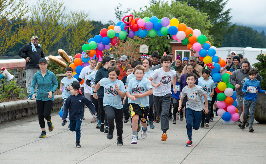 Participants in the Boys Run I toowú klatseen take off running Saturday in the 5K run that caps off the year-long program. This year marks the tenth anniversary of the program that teaches grade school boys about healthy relationships and lifestyle skills. The program is coordinated by the Pathways Coalition. Former coaches and students joined in the birthday party-themed run.