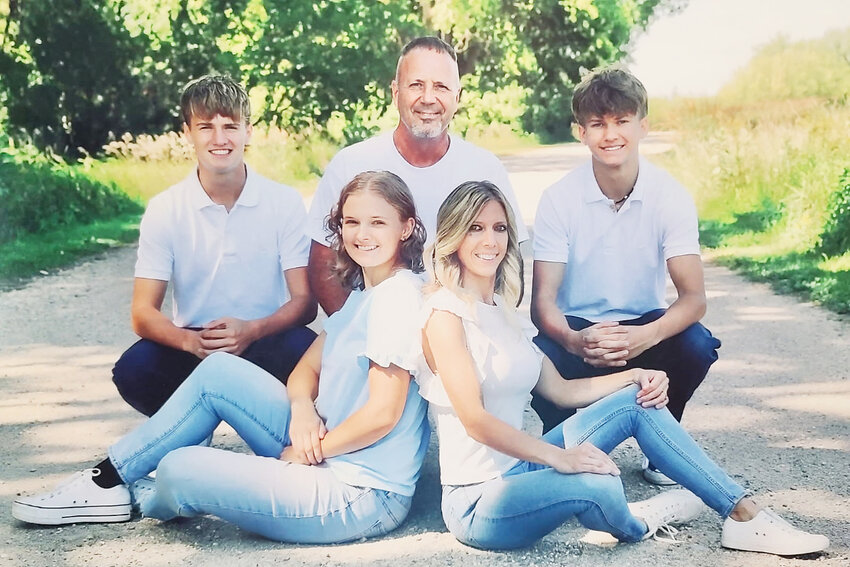 Tonya and David Hinners with Erika, Brett and Brendon Peterson.