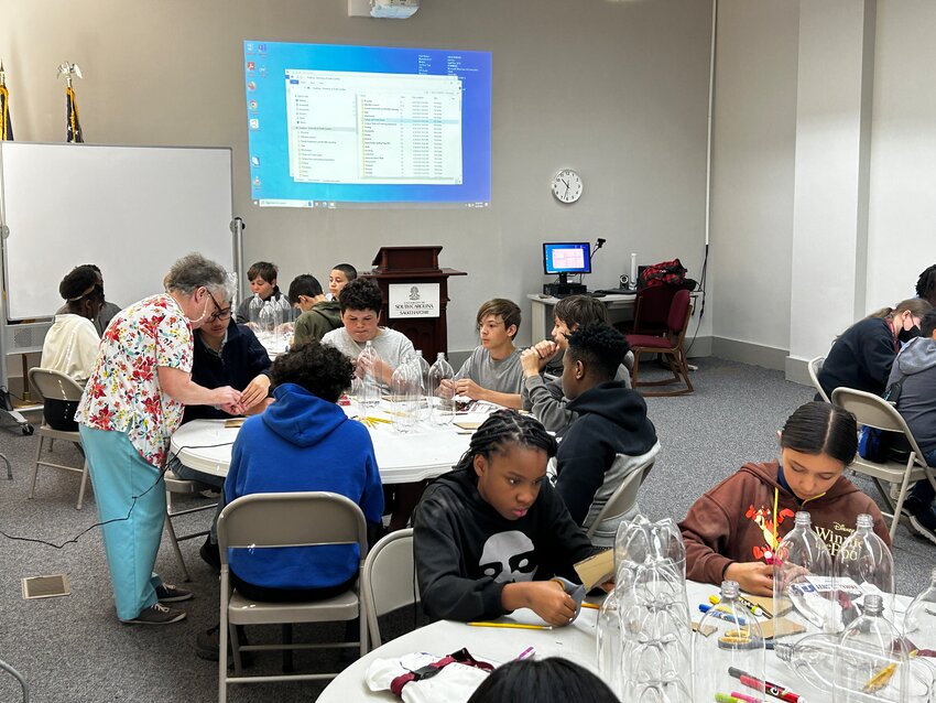 Students attend STEM class at USC-Salkehatchie