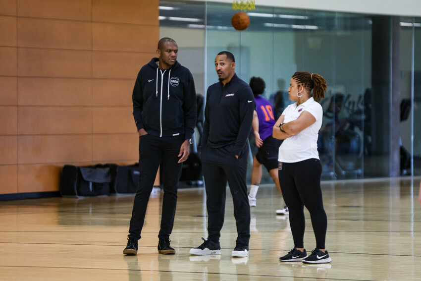 Phoenix Suns general manager James Jones, left, watches closely as local talent competes for a roster spot during the Valley Suns’ tryouts. (Photo by Spencer Barnes/Cronkite News)