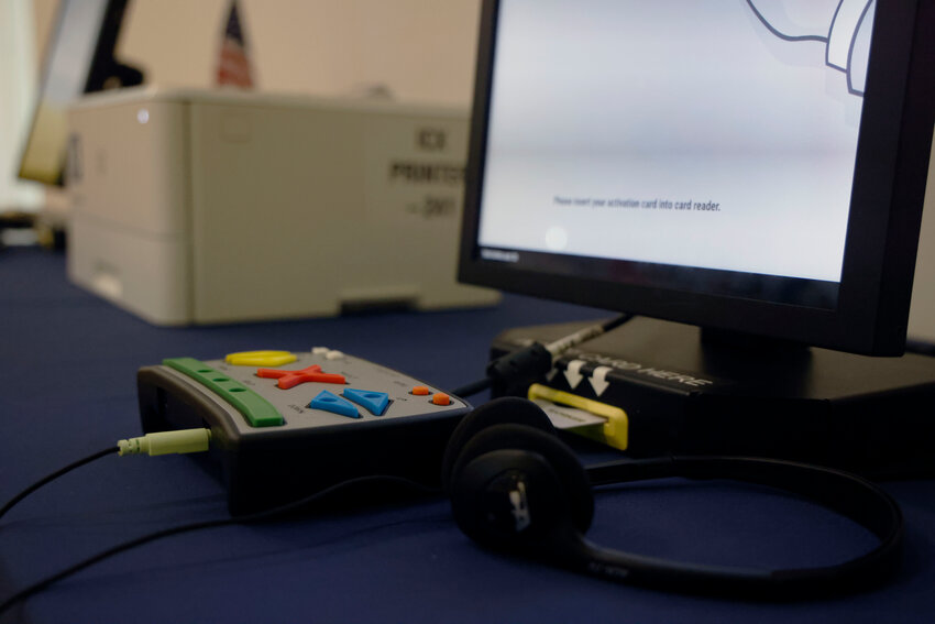 Accessible voting devices are provided to help voters with disabilities familiarize themselves with the voting process at a Spark the Spectrum voter workshop in Phoenix on Sept. 16, 2024. (Photo by Gabriel Garza/Cronkite News)