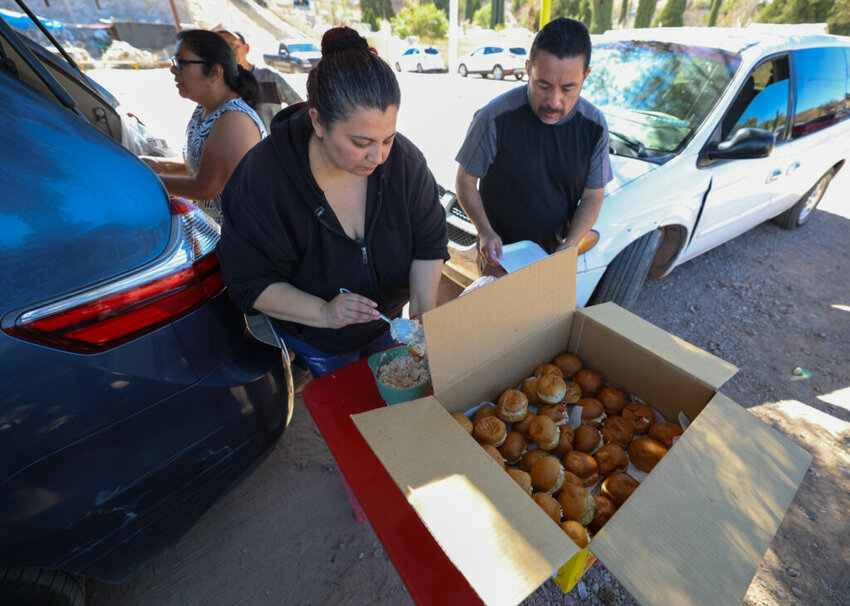 Azucena de Mendoza, right, a volunteer with Esperanza en la Frontera, and Antonio Mendoza prepare sandwiches to give to migrant families in need on Feb. 24, 2025. (Photo by Sydney Lovan/Cronkite News)