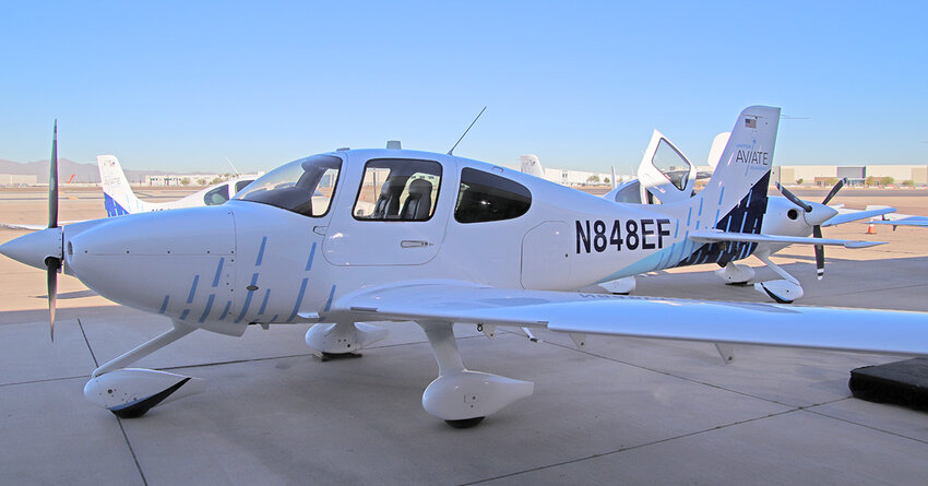 Picture of a United Aviate Academy plane at Phoenix Goodyear Airport