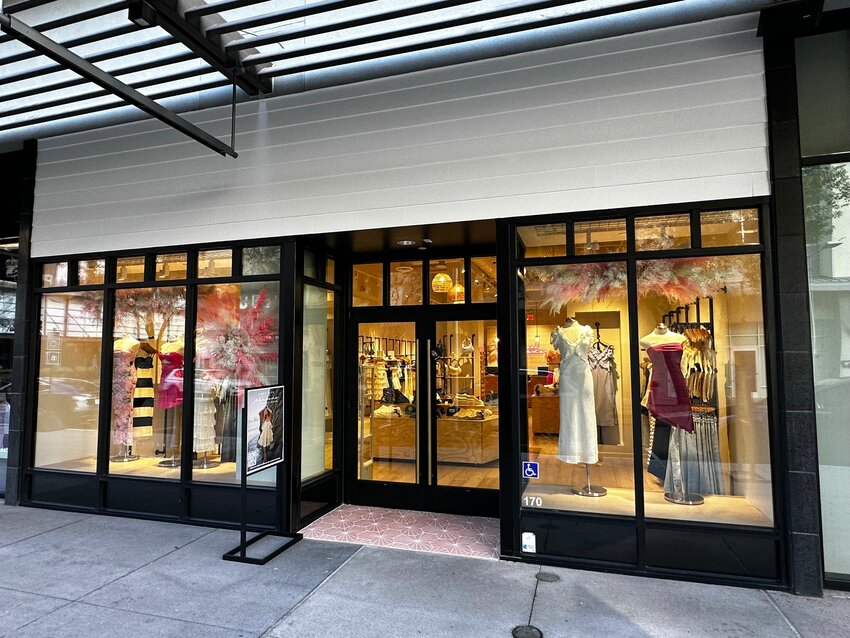 American Threads announces its first Arizona location, opening March 16 at Scottsdale Quarter.