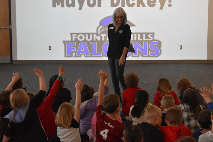 Fountain Hills Mayor Ginny Dickey spoke to McDowell Mountain Elementary School second graders about government structure on Friday, March 8. Students asked her what a municipality is, if she lived at town hall, and more, like could she add a vending machine to the town&rsquo;s skate park. (Independent Newsmedia/George Zeliff)