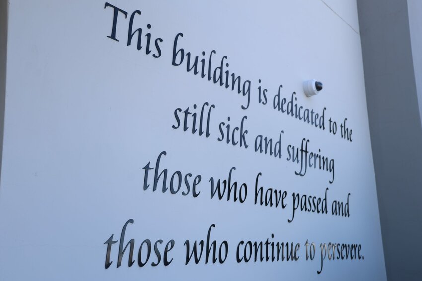 A vignette on the outside wall of Scottsdale Recovery Center on April 11. Scottsdale Recovery Center is one of many addiction treatment centers for people who struggle with substance use problems. (Photo by Jack Orleans/Cronkite News)