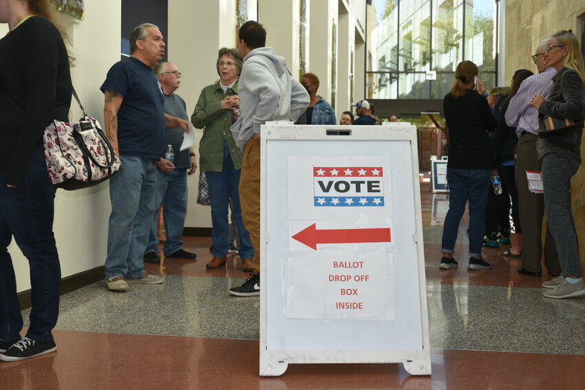 Crowds line up to vote inside Surprise City Hall. (Independent Newsmedia/Jason Stone)