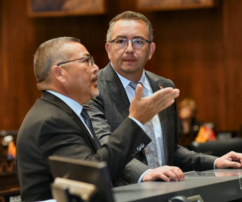 House Minority Leader Lupe Contreras, left, makes an argument about why lawmakers should be able to vote to repeal a territorial-era abortion law which is opposed by House Speaker Ben Toma, right. (Capitol Media Services photo by Howard Fischer)