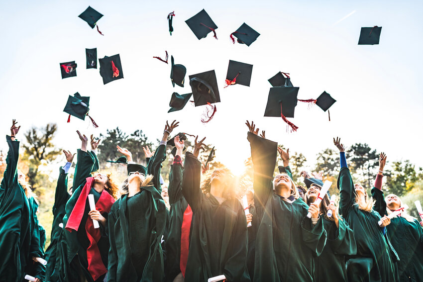 Scottsdale residents Lauren Grisoni and Audrey Phipps were named to the dean's list at Ohio University.