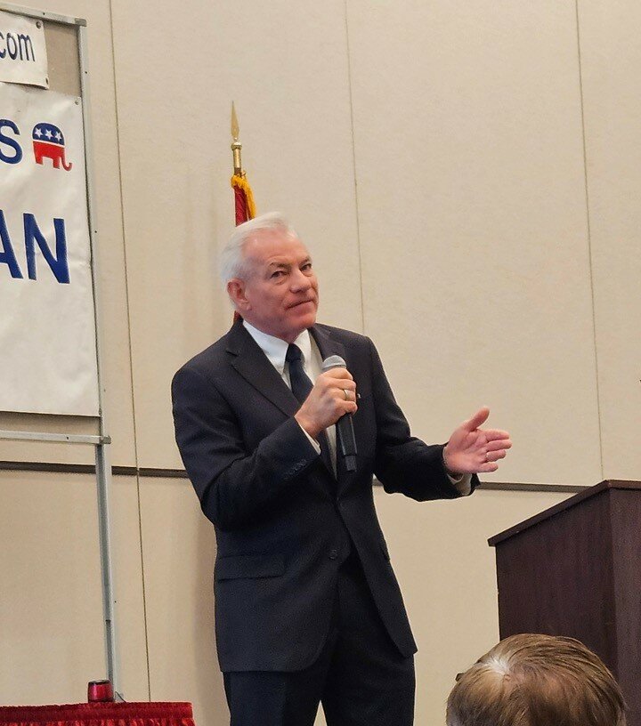 Congressman David Schweikert speaking at the most recent Fountain Hills Republican Club meeting.