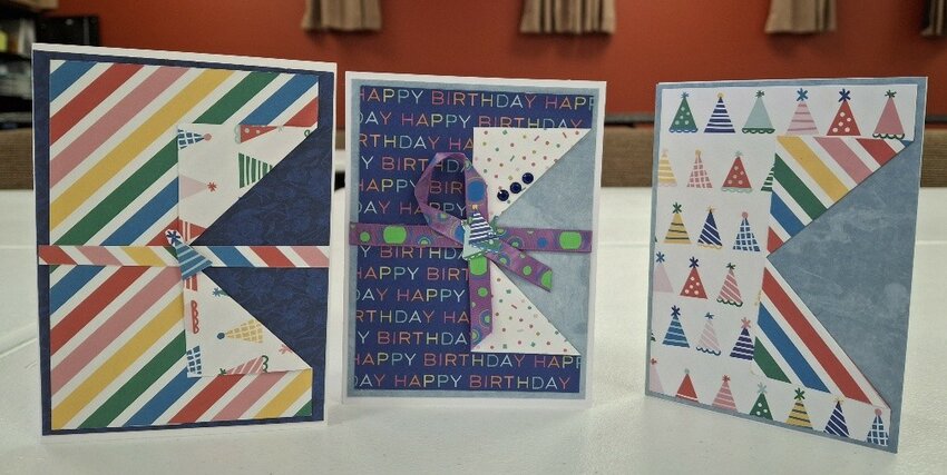Samples of the innovative collar fold card made by SPAM member Deedee Runner