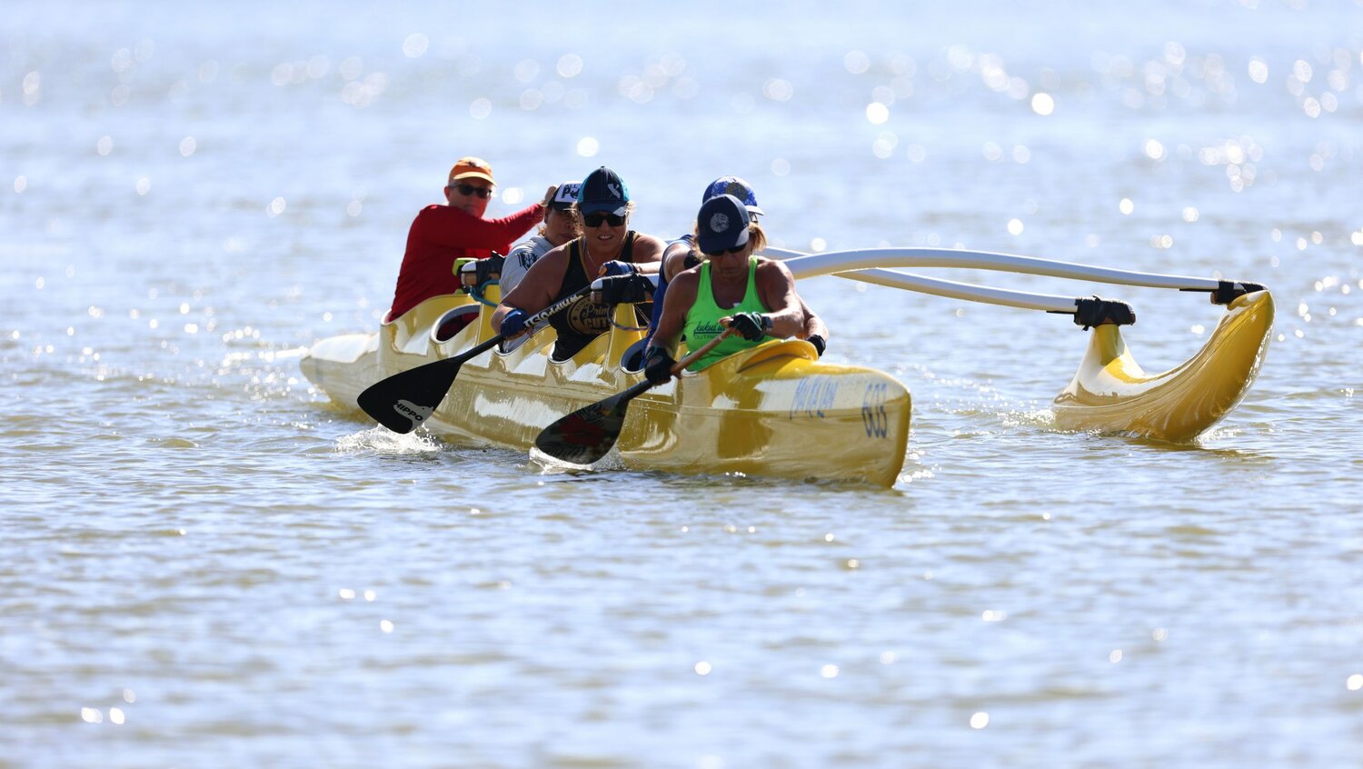 From front, Hedy Downing, Laura Tallman, Alison Lee, Alicia Lin Kee and Margaret Coulombe, practice paddling at Tempe Town Lake on Oct. 21, 2023. The group, including Na Leo ’O Ke Kai and Team Arizona members, prepares for an upcoming race in Parker. (Photo by Kevinjonah Paguio/Cronkite News)