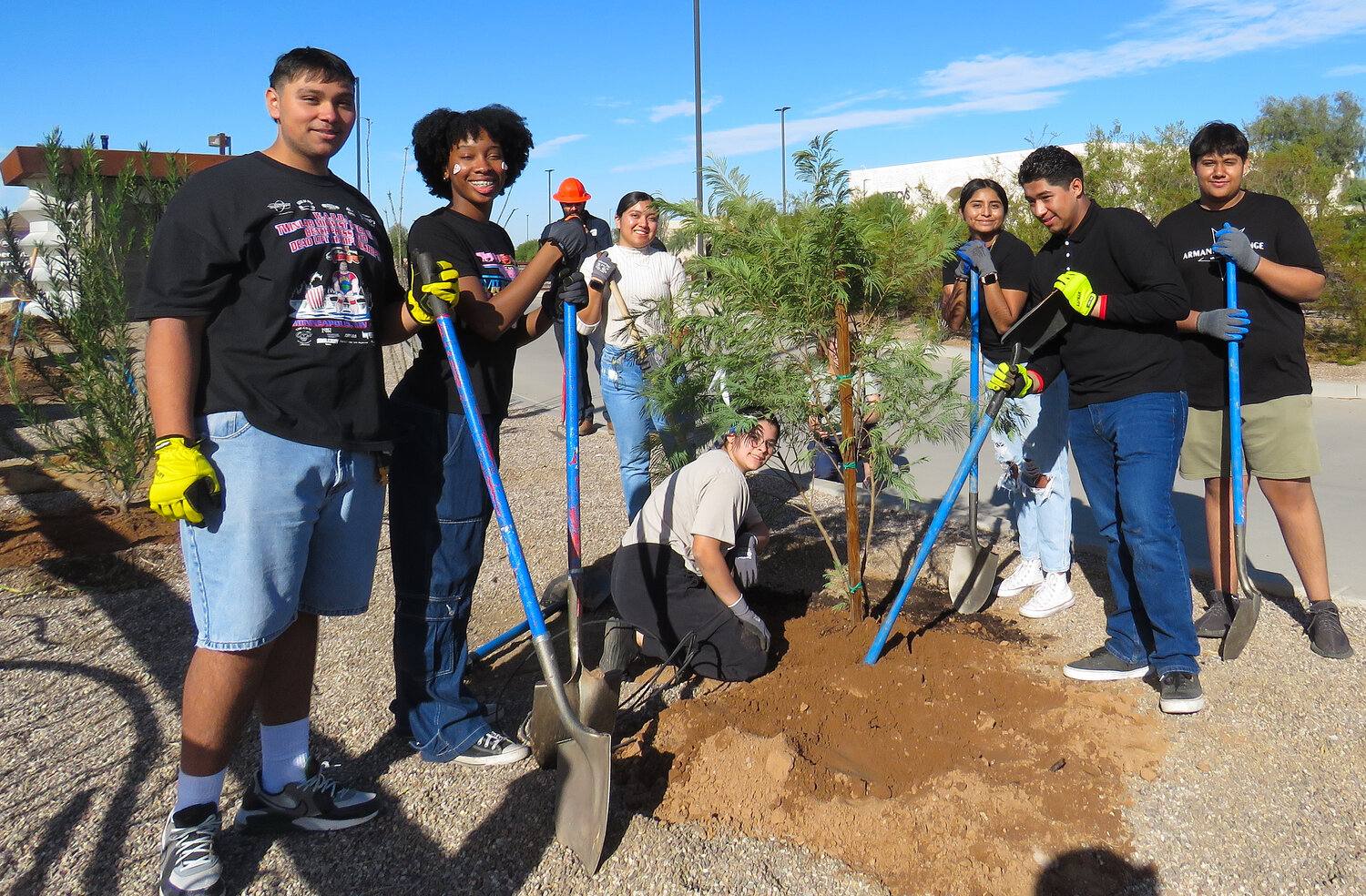 More than 60 volunteers from Meta, Mesa High School, Valley Metro and the Superstition Springs Center on Nov. 14 joined Mayor John Giles, Councilmember Scott Somers and Councilmember Julie Spilsbury at the event.