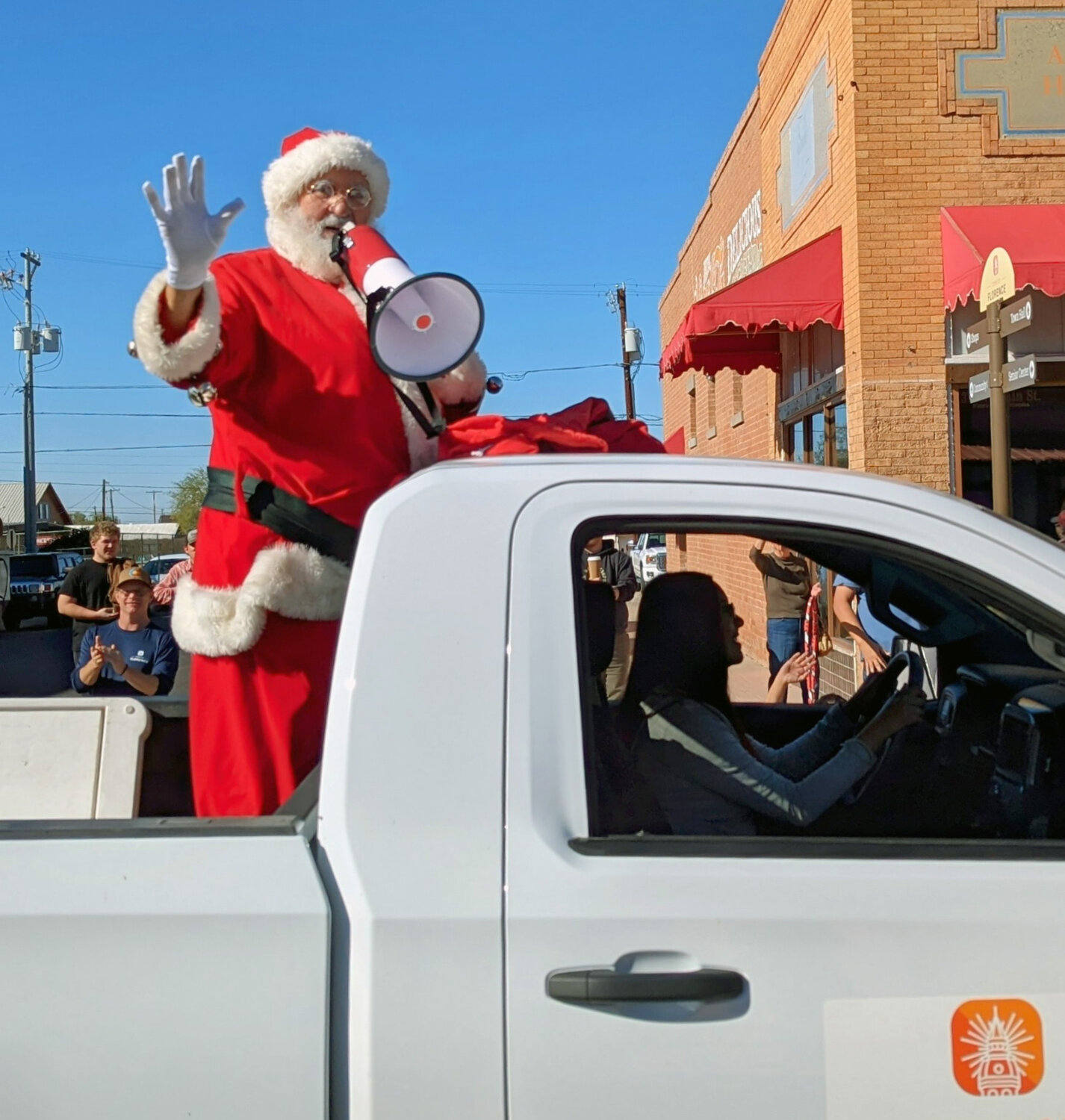 Santa made an appearance at the Junior Parada Parade over the weekend. Now the town has a program for kids to send letters to Old Sr. Nick.