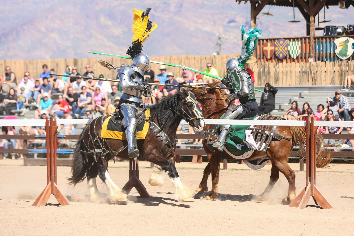 The live jousting tournaments are one of the festival’s most popular attractions. Armored knights on charging steeds take up their lances and battle for the queen’s honor. Cheer on your favorite armored knight at one of the three daily jousting tournaments in a 5,000-seat arena.