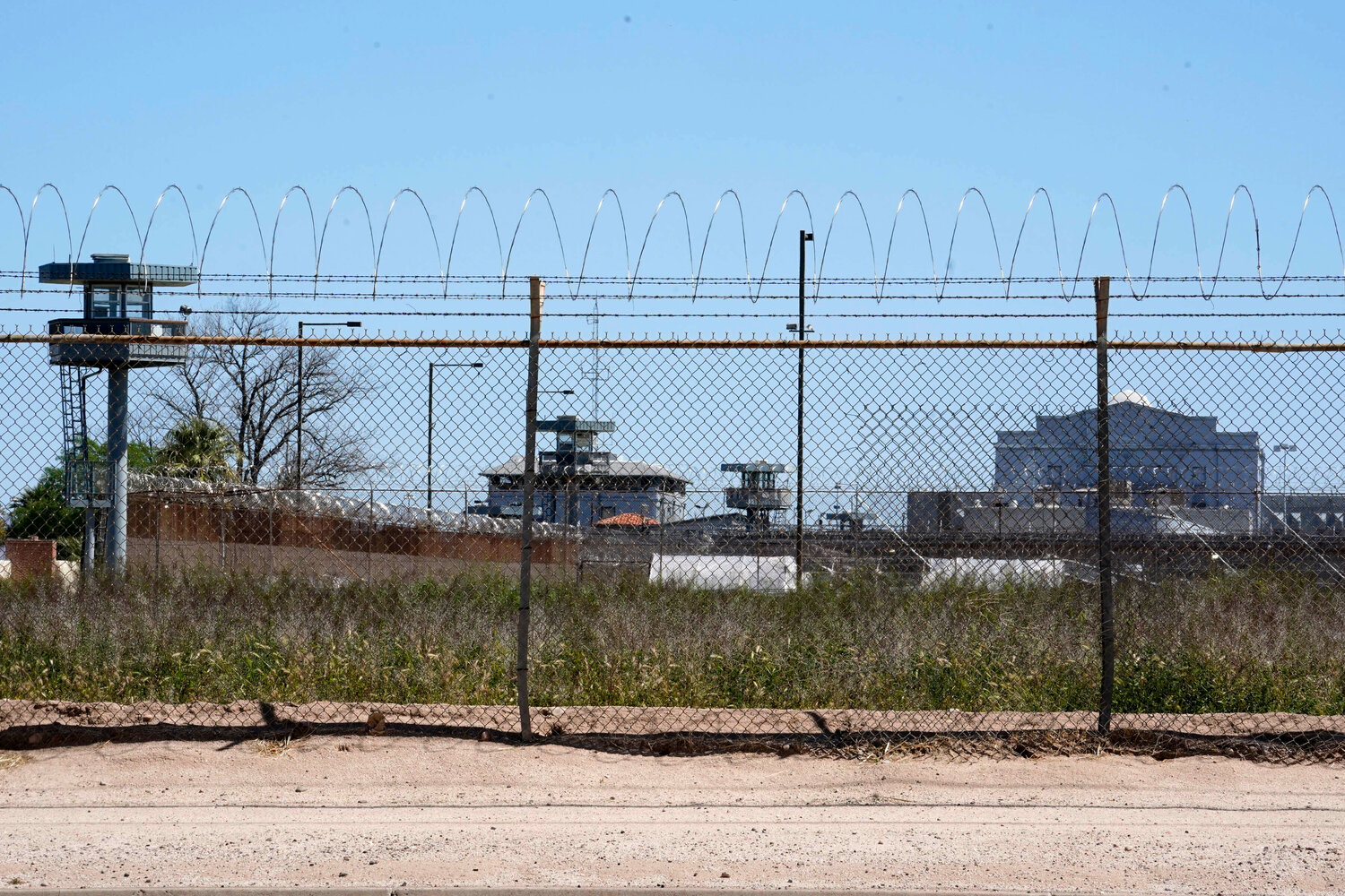 Arizona legislature funding half of needed prison health care workers despite judge’s order - Daily Independent