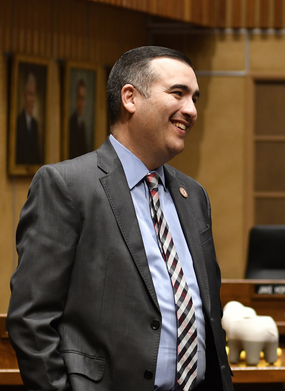 Hobbs vetoes financial disclosure measure for Arizona state contracts
